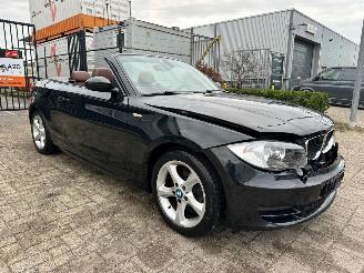 uszkodzony samochody osobowe BMW 1-serie Cabrio 118i 2009/1