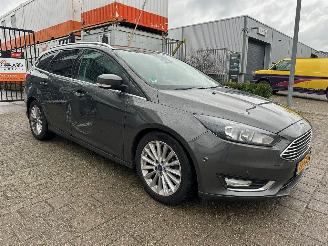 uszkodzony samochody osobowe Ford Focus 1.5 TDCI Automaat Titanium Lease Edition 2016/11