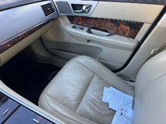 Jaguar XF 2.7D V6 Premium Luxury picture 14