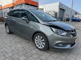 Vaurioauto  passenger cars Opel Zafira 1.4 Turbo  Automaat 7p Online Edition 2018/2
