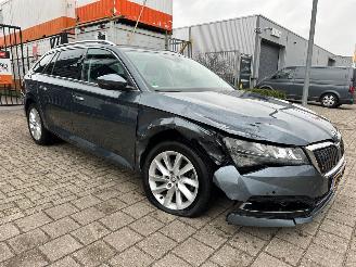 Vaurioauto  passenger cars Skoda Superb Combi 1.4 TSI iV Business Edition Plus 2021/4