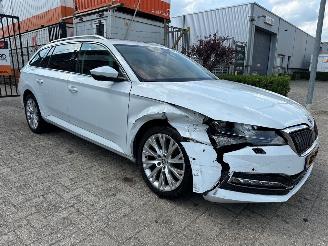 uszkodzony samochody osobowe Skoda Superb Combi 1.4 TSI iV Sportline Business 2020/9