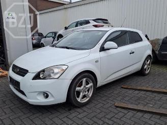 demontáž osobní automobily Kia Cee d Cee'd (EDB5), Hatchback 5-drs, 2006 / 2012 1.6 CRDi 16V 2009/8