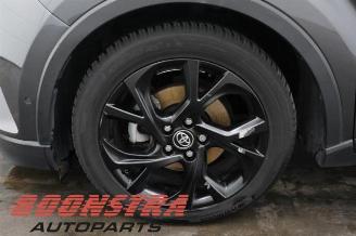Toyota C-HR C-HR (X1,X5), SUV, 2016 1.8 16V Hybrid picture 10