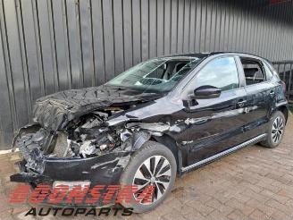 Salvage car Volkswagen Polo Polo V (6R), Hatchback, 2009 / 2017 1.0 TSI 12V BlueMotion 2015/10