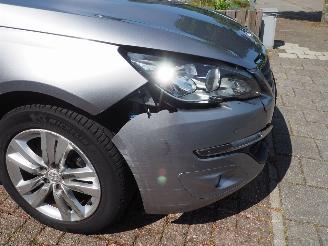 Peugeot 308 1.2 e-THP Active picture 10