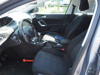 Peugeot 308 1.2 e-THP Active picture 23