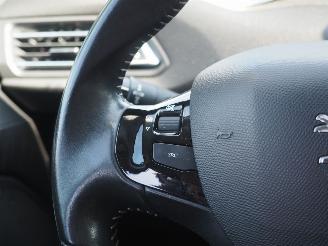 Peugeot 308 1.2 e-THP Active picture 15