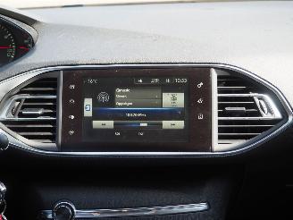 Peugeot 308 1.2 e-THP Active picture 19