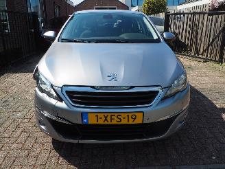 Peugeot 308 1.2 e-THP Active picture 2