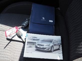 Peugeot 308 1.2 e-THP Active picture 27