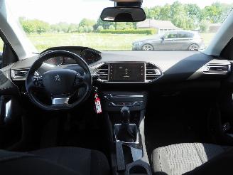 Peugeot 308 1.2 e-THP Active picture 13