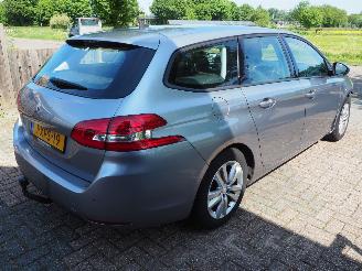 Peugeot 308 1.2 e-THP Active picture 4