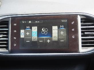 Peugeot 308 1.2 e-THP Active picture 21