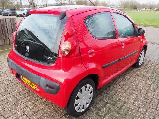 Peugeot 107 1.0-12V XS picture 4
