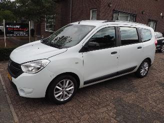 skadebil auto Dacia Lodgy 1.3 TCe Laureate 7 Persoons 2019/1