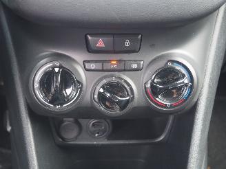 Peugeot 208 1.2 VTi Style picture 27