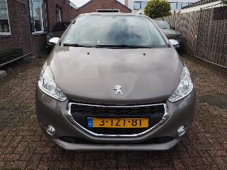 Peugeot 208 1.2 VTi Style picture 2