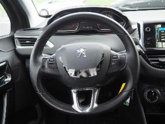 Peugeot 208 1.2 VTi Style picture 20