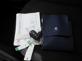 Peugeot 208 1.2 VTi Style picture 33