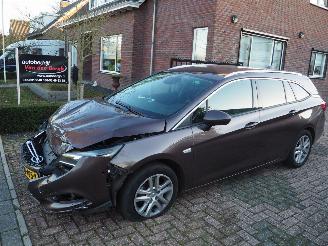 Damaged car Opel Astra 1.4 Turbo Innovation 2016/8