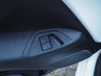 Peugeot 108 1.0 E-VTi Active Top! picture 20