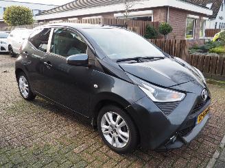 Toyota Aygo 1.0 VVT-i X-Joy picture 3