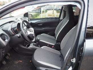 Toyota Aygo 1.0 VVT-i X-Joy picture 29