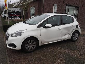 skadebil auto Peugeot 208 1.2 PureTech Blue lion 2017/12