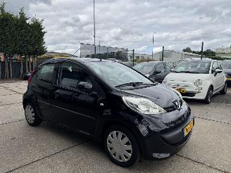Peugeot 107 1.0 12V AIRCO 5-DEURS picture 3