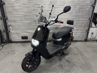 krockskadad bil bromfiets Yadea  SNORSCOOTER 2025/4