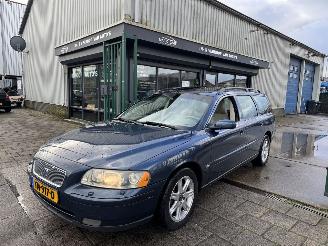 krockskadad bil auto Volvo V-70 2.5 Turbo 154KW Momentum Automaat 2004/12