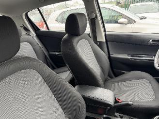 Hyundai I-20 1.2 AIRCO picture 8