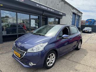 Voiture accidenté Peugeot 208 1.2 VTI AIRCO 2014/3