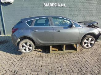 Vrakbiler auto Opel Astra Astra J (PC6/PD6/PE6/PF6), Hatchback 5-drs, 2009 / 2015 1.6 16V 2011/7