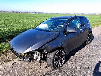 Salvage car Volkswagen Golf 7.5 1.5 tsi 2020/6