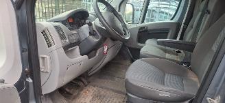 Peugeot Boxer 330 2.2 HDI picture 4