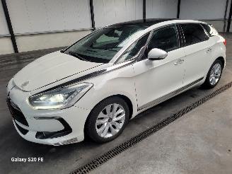damaged passenger cars Citroën DS5 1.6 e-HDi 84-KW Automaat So Chic 5drs 2013/1