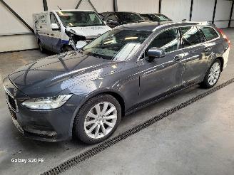 krockskadad bil auto Volvo V-90 2.0 T4 140-KW Automaat Momentum Leder 2018/10