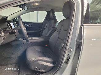 Volvo V-60 2.0 B4 145-KW Automaat Essential-Edition picture 17