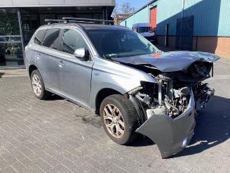 Mitsubishi Outlander Outlander (GF/GG), SUV, 2012 2.0 16V PHEV 4x4 picture 3