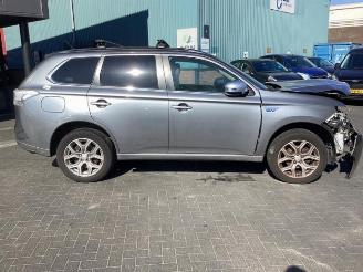 Mitsubishi Outlander Outlander (GF/GG), SUV, 2012 2.0 16V PHEV 4x4 picture 4