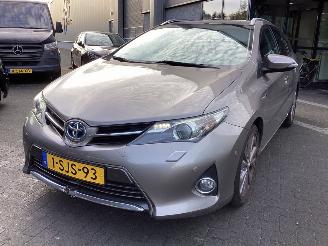 damaged passenger cars Toyota Auris 1.8 Touring Hybride 2013/10