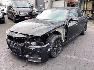 krockskadad bil motor BMW 3-serie 320 I High Executive 2017/6