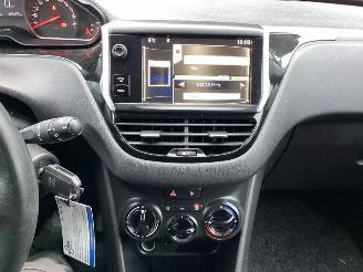 Peugeot 208 1.0 Vti picture 12