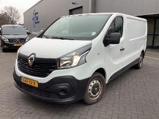 krockskadad bil auto Renault Trafic  2019/4