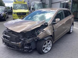 Auto da rottamare Hyundai I-30 i30 Wagon (GDHF5), Combi, 2012 1.6 GDI Blue 16V 2015/10