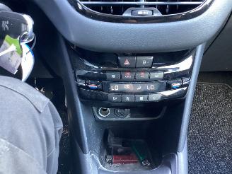 Peugeot 208 1.2 Vti Active picture 13