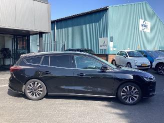 Ford Focus 1.0 EcoBoost Hybrid Titanium X picture 4