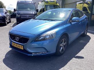 skadebil auto Volvo V-40 2.0 D2 2015/7
